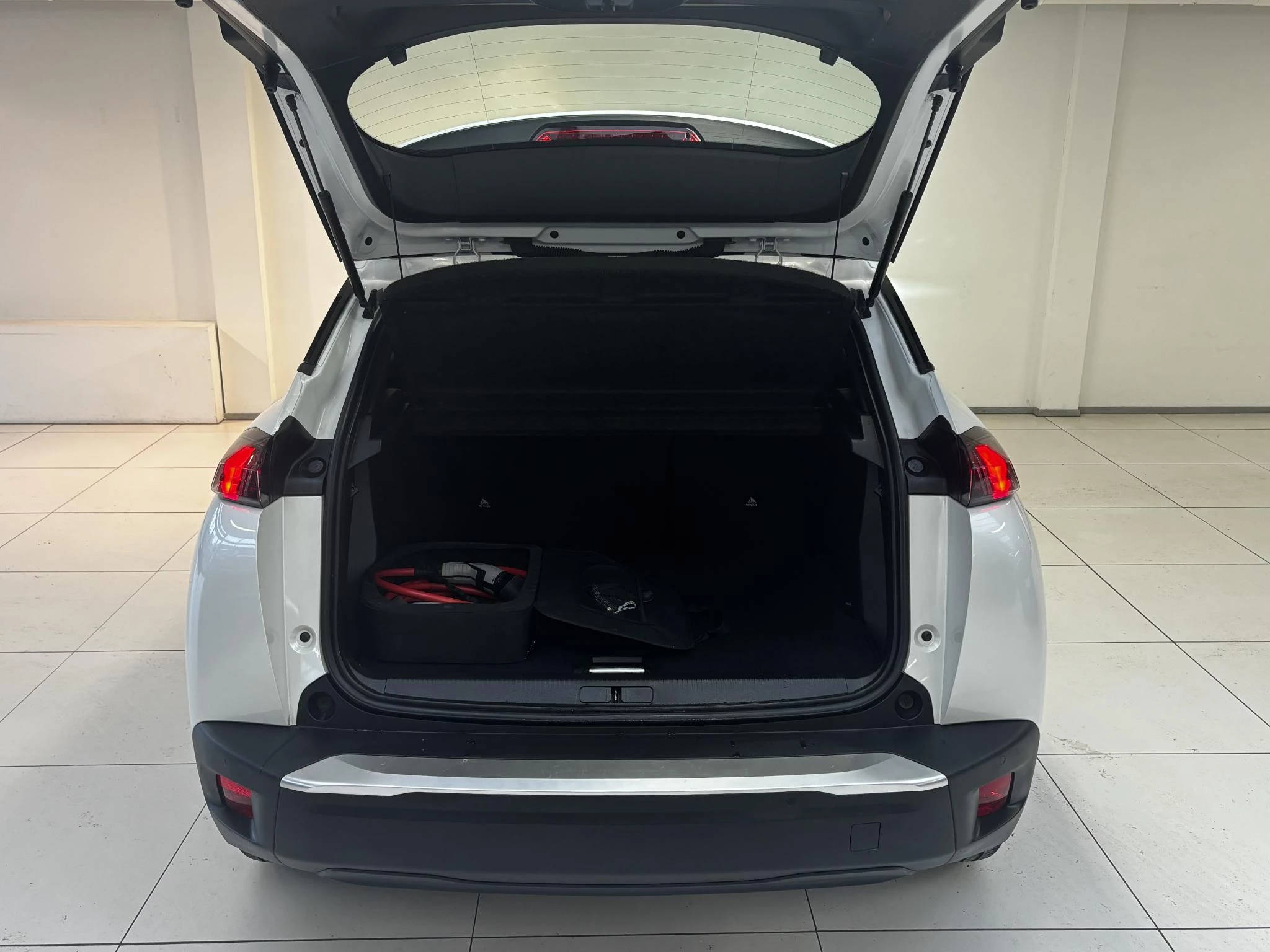 Hoofdafbeelding Peugeot e-2008