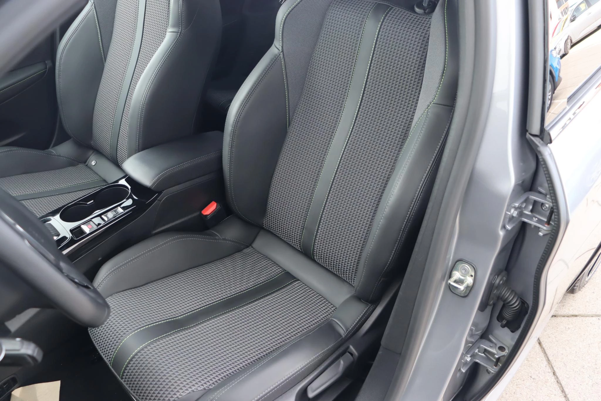 Hoofdafbeelding Peugeot e-208