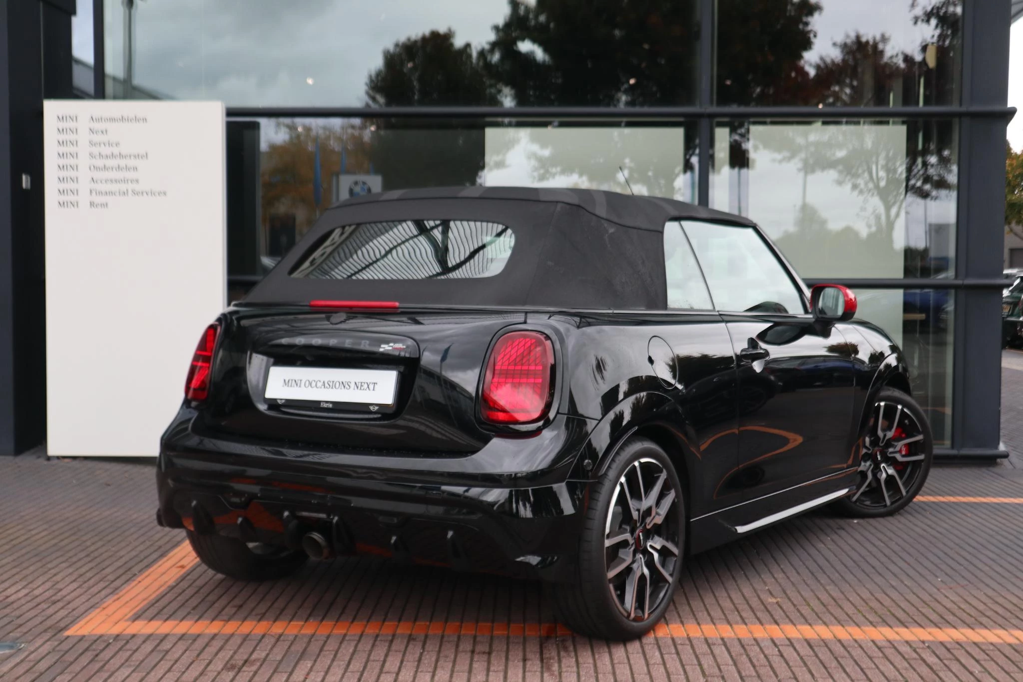Hoofdafbeelding MINI Cabrio