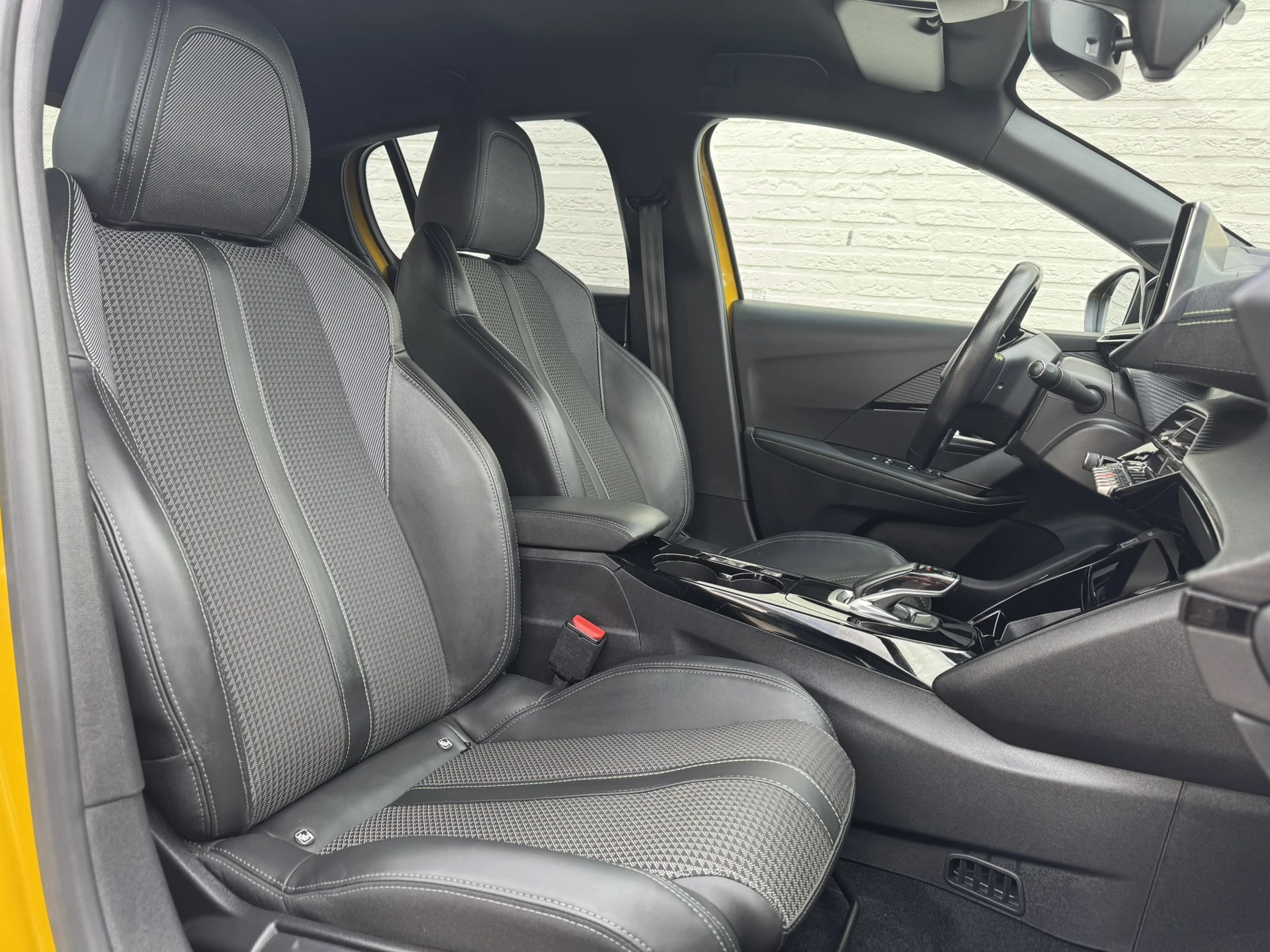 Hoofdafbeelding Peugeot e-208