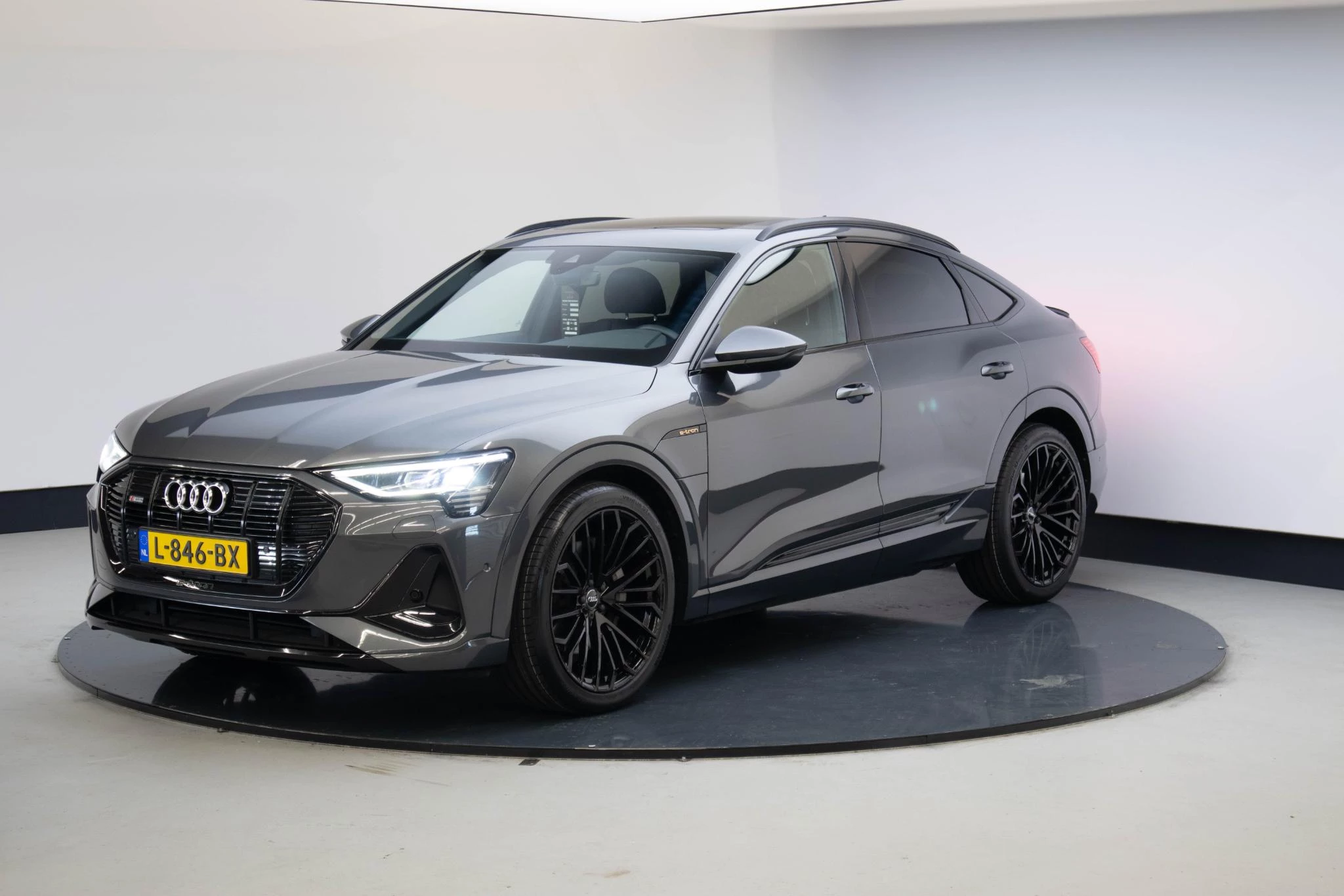 Hoofdafbeelding Audi e-tron