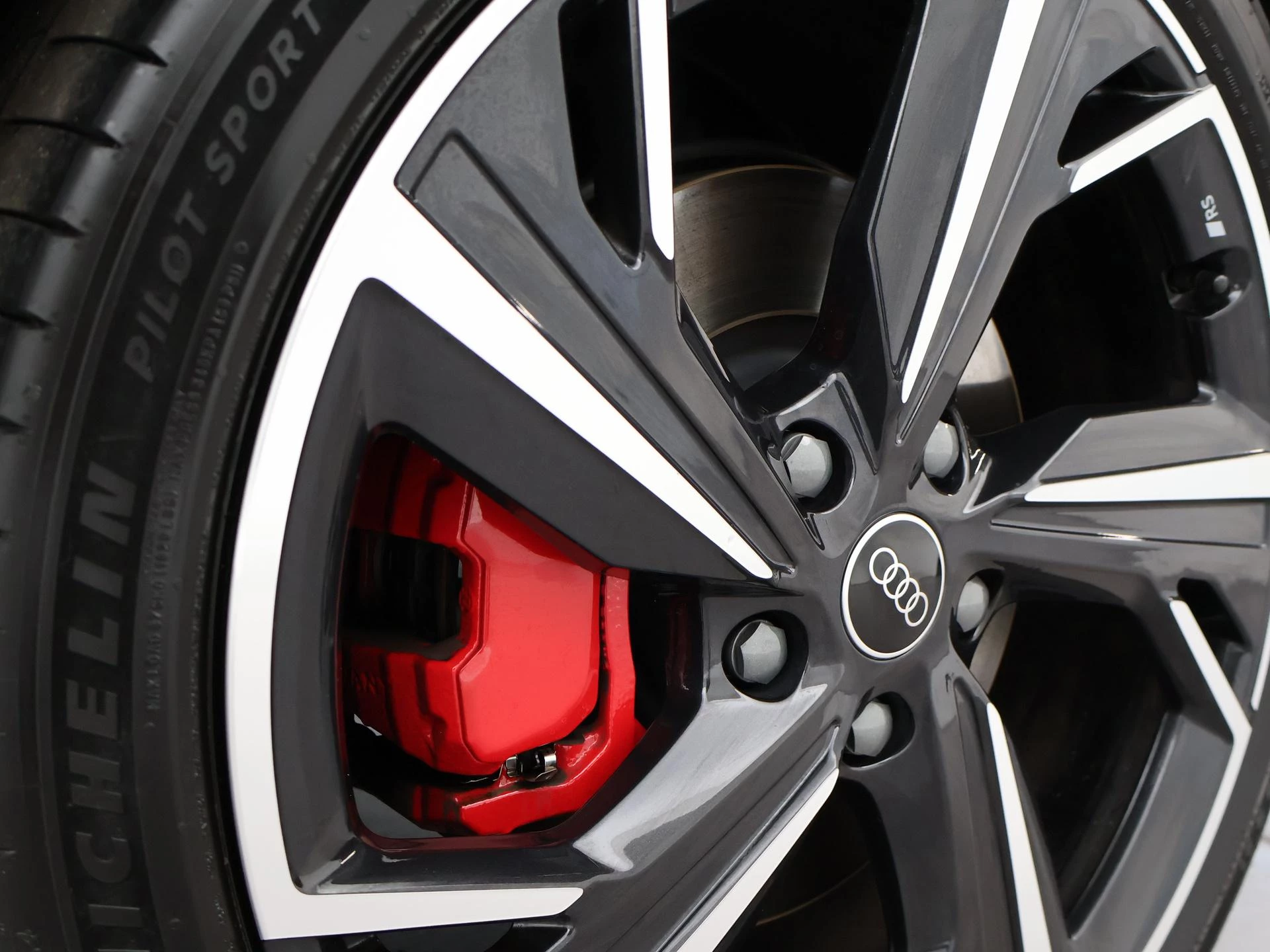 Hoofdafbeelding Audi A6 Avant e-tron