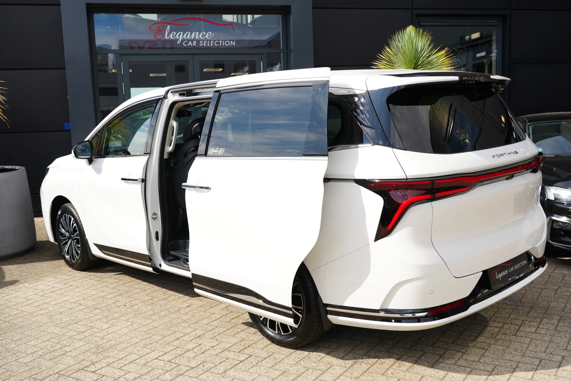 Hoofdafbeelding DFSK Forthing 9