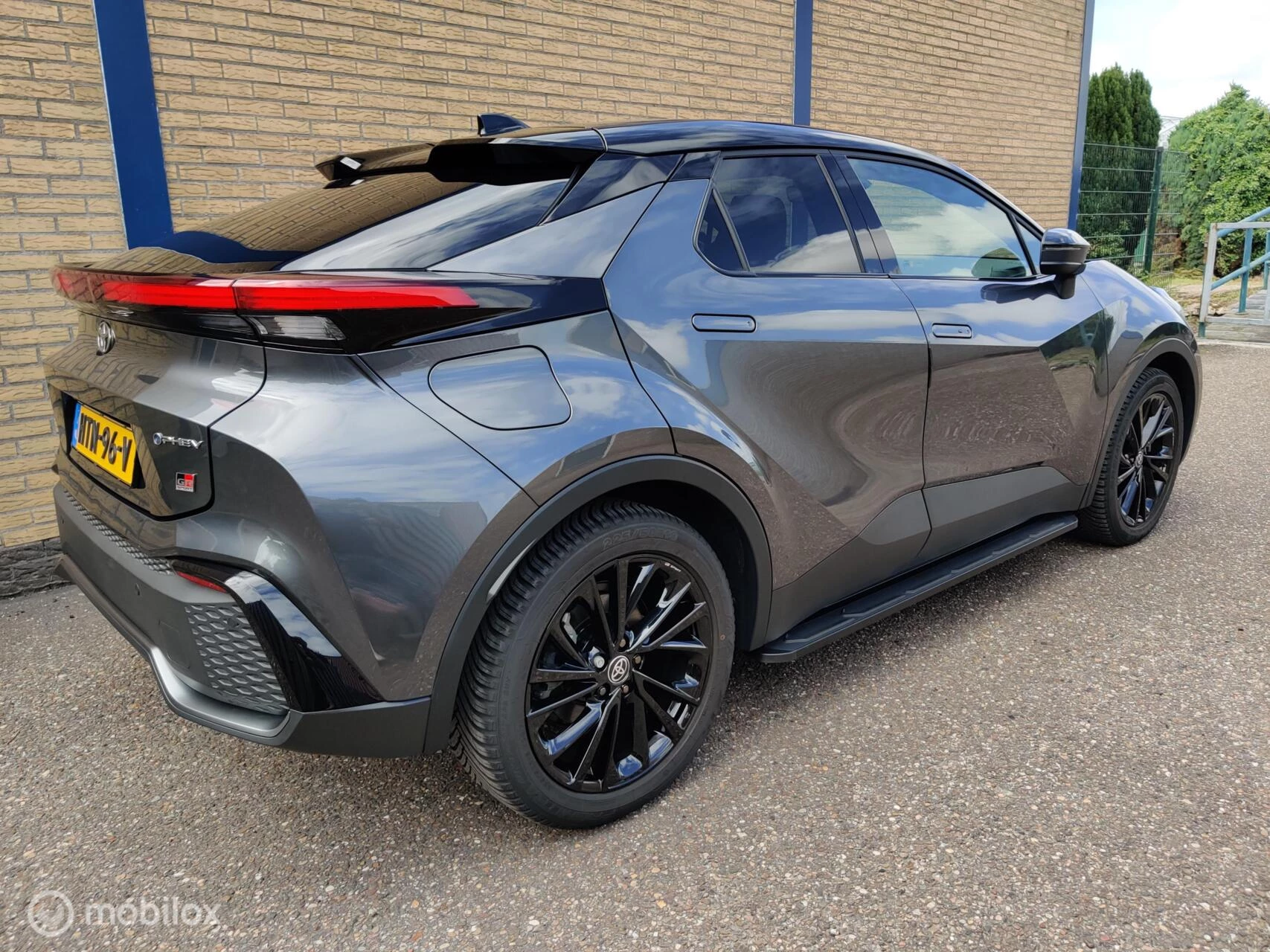 Hoofdafbeelding Toyota C-HR