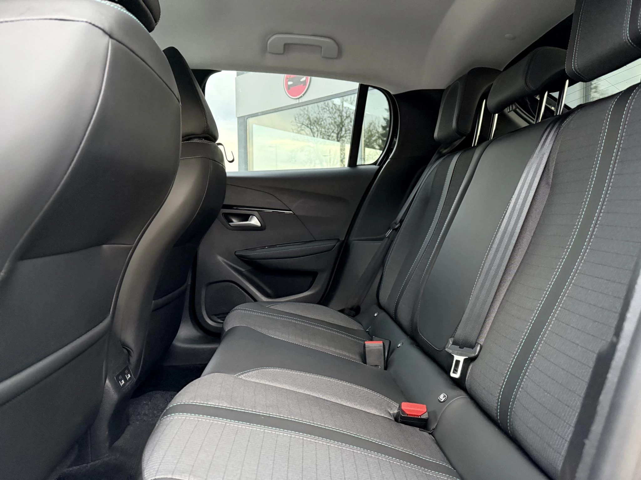 Hoofdafbeelding Peugeot e-208