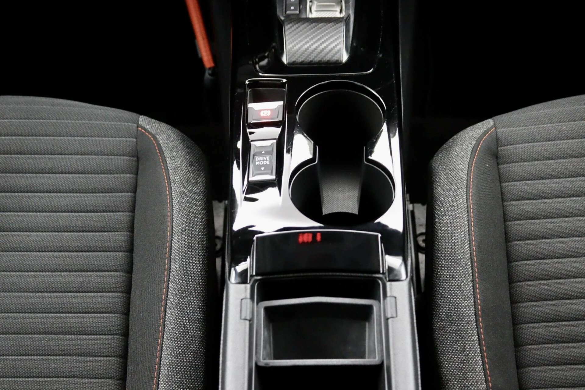 Hoofdafbeelding Peugeot e-208