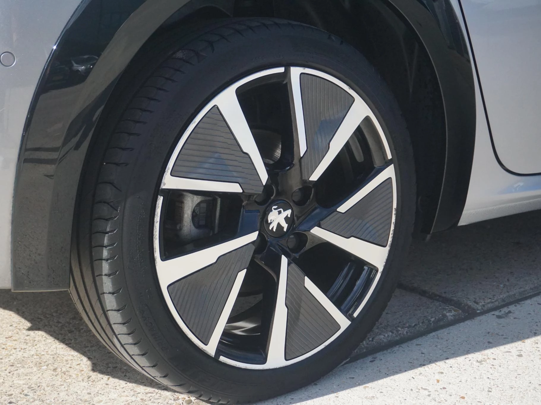 Hoofdafbeelding Peugeot e-208