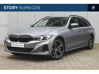 BMW 3 Serie Touring 320e Automaat / Parking Assistant / Stoelverwarming / Live Cockpit Plus / Widescreen Display / Extra getint glas achter