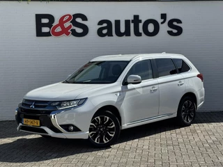 Hoofdafbeelding Mitsubishi Outlander Mitsubishi Outlander 2.0 PHEV Executive Edition Camera Navigatie systeem Cruise Led verlichting
