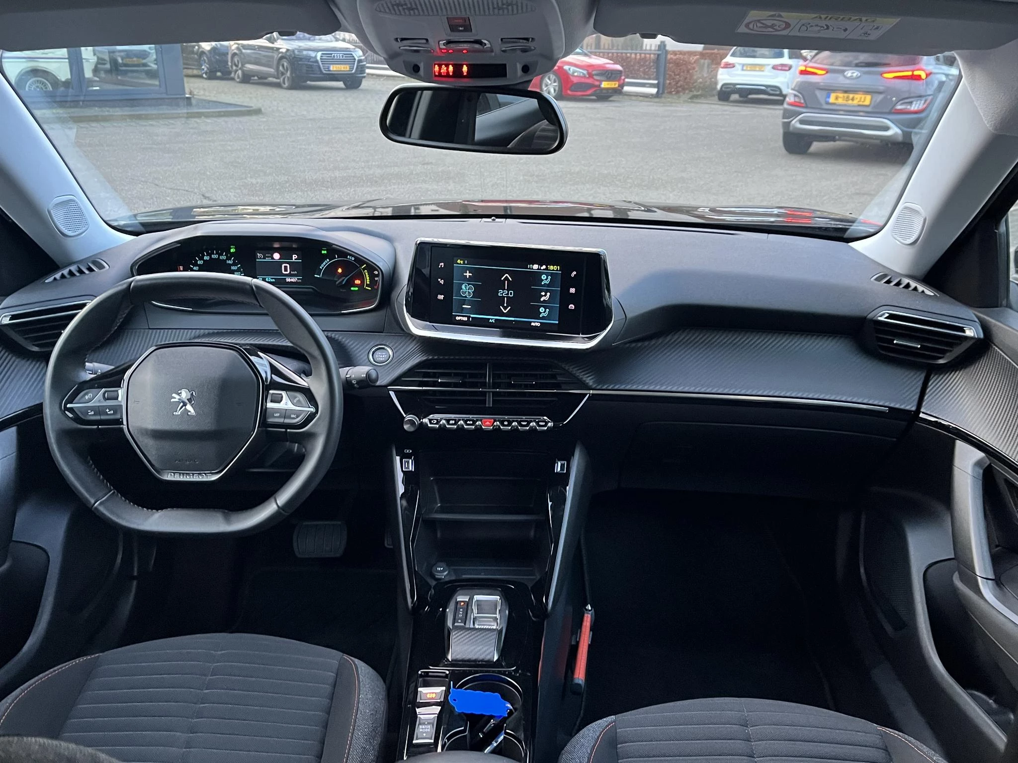 Hoofdafbeelding Peugeot e-2008