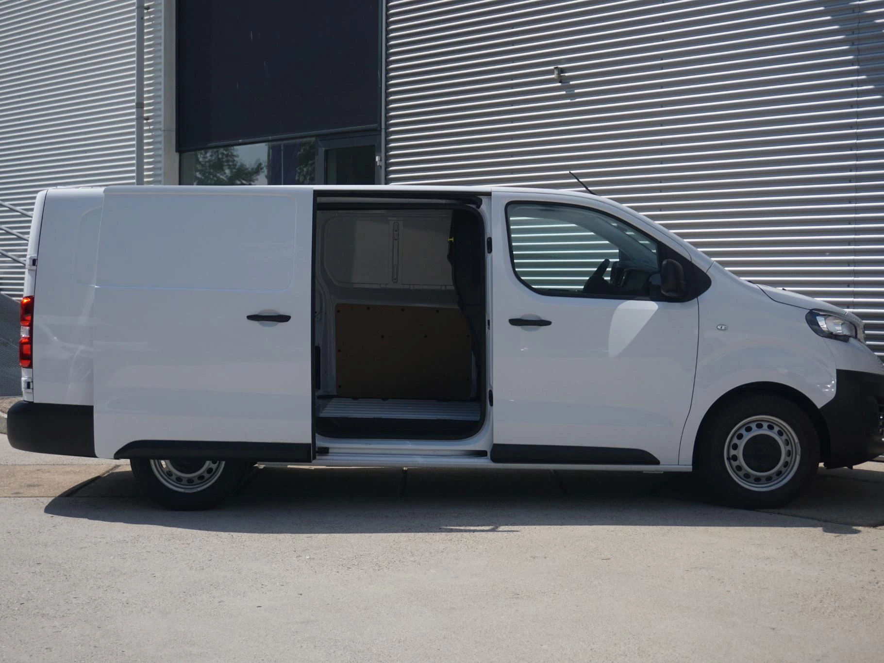 Hoofdafbeelding Peugeot e-Expert