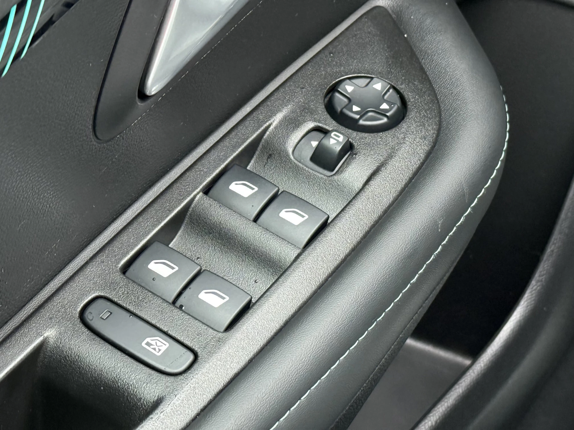Hoofdafbeelding Peugeot e-208