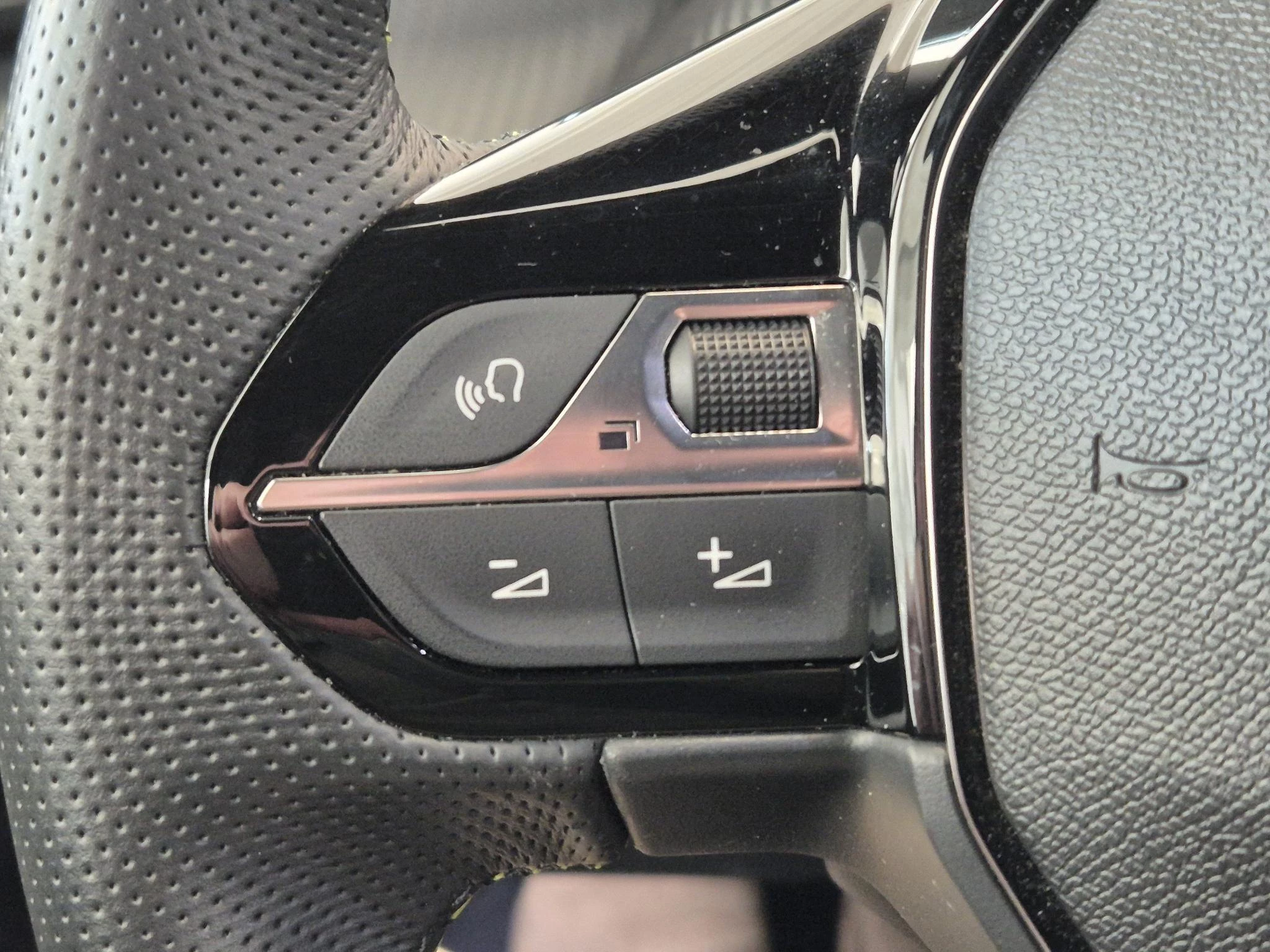 Hoofdafbeelding Peugeot e-2008