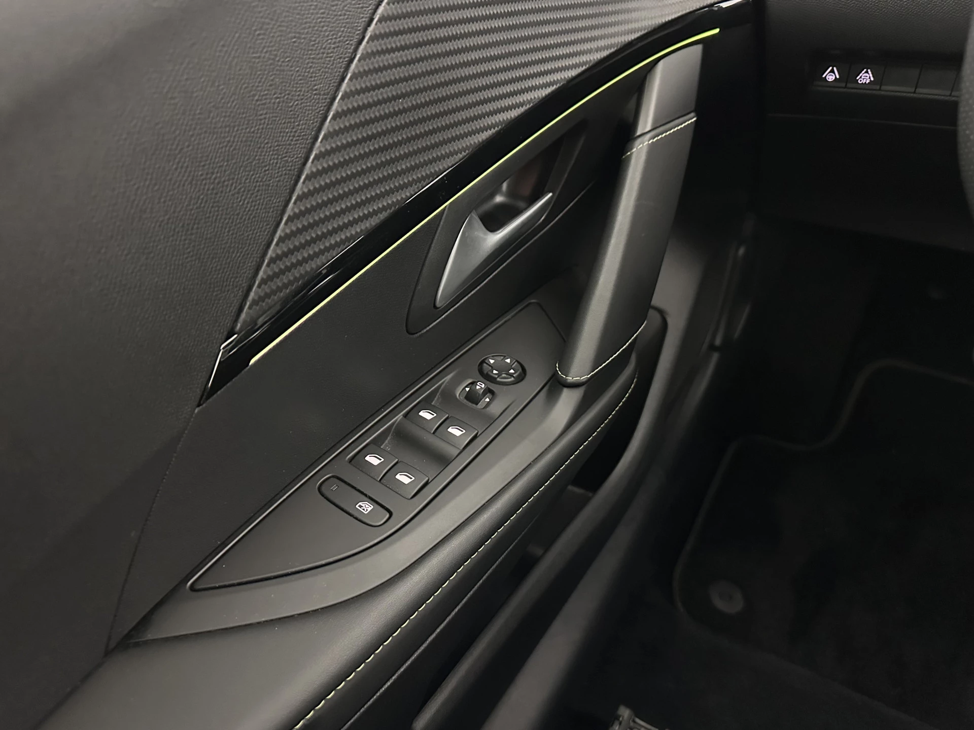 Hoofdafbeelding Peugeot e-208