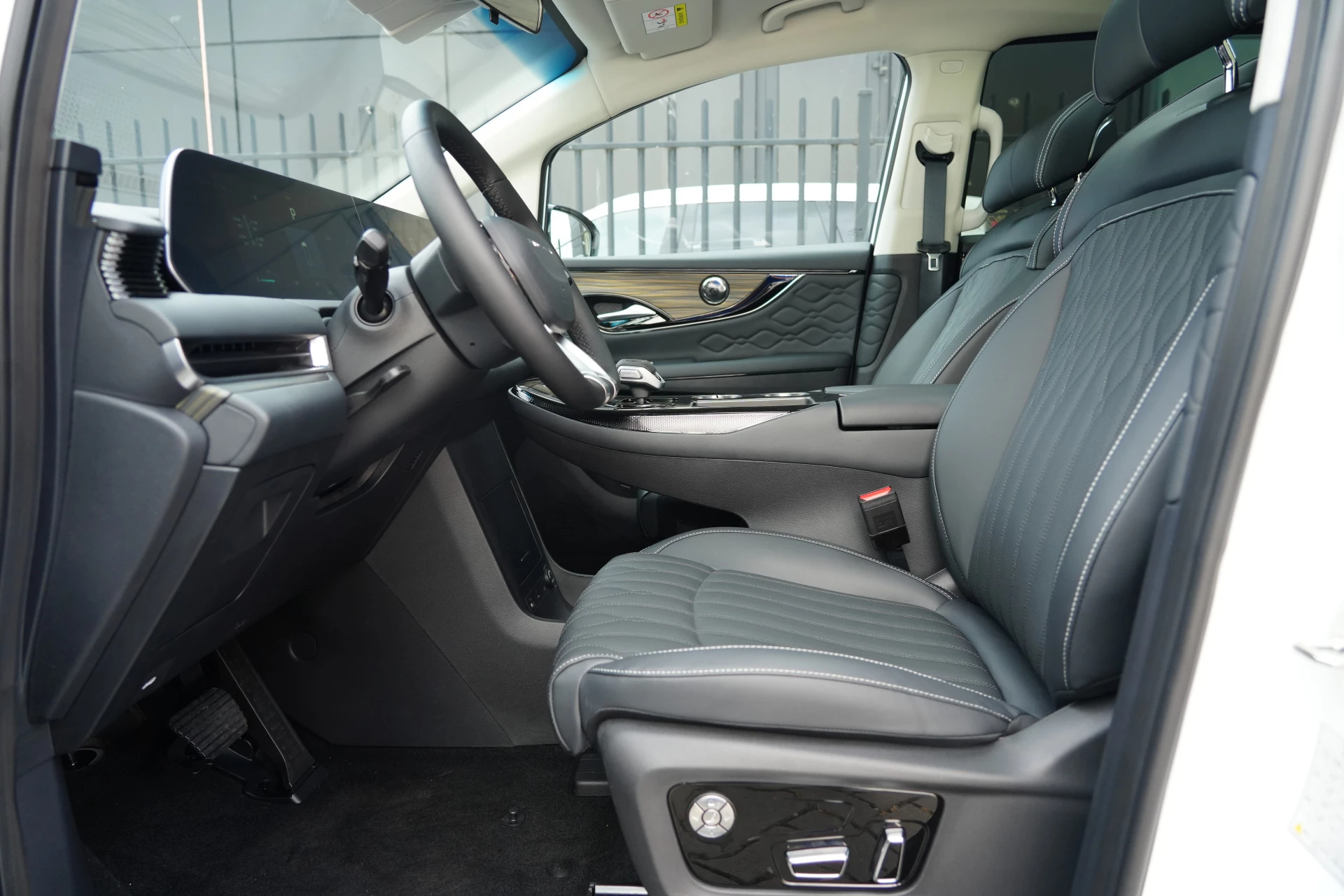 Hoofdafbeelding DFSK Forthing 9