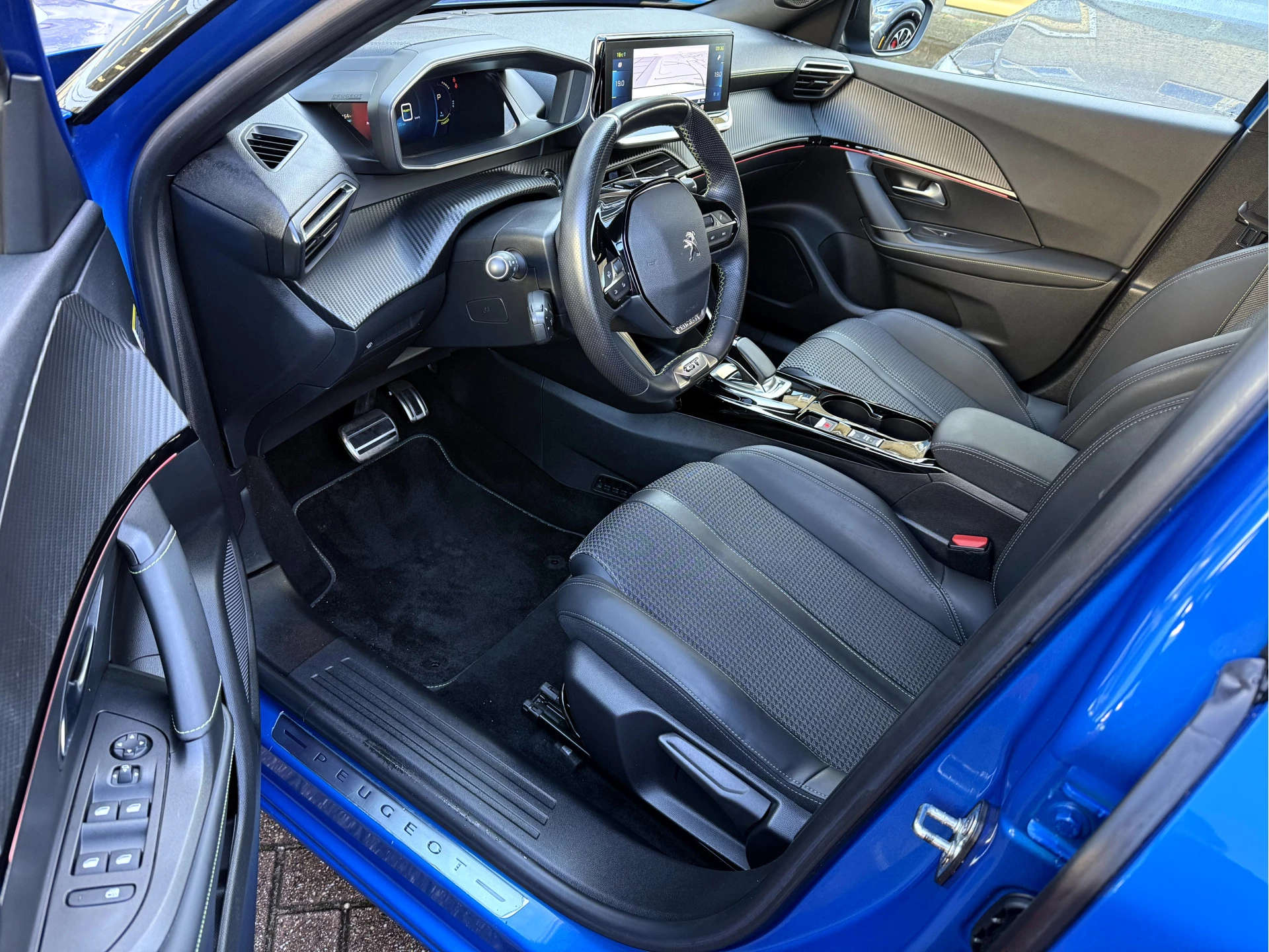 Hoofdafbeelding Peugeot e-2008