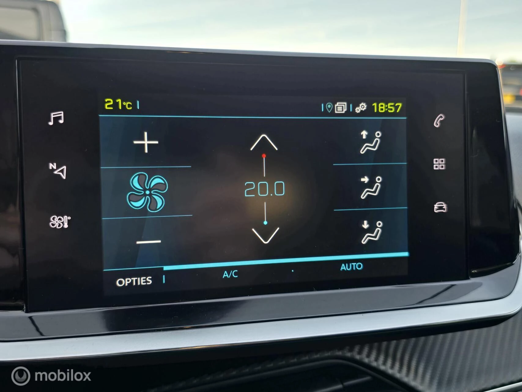 Hoofdafbeelding Peugeot e-208