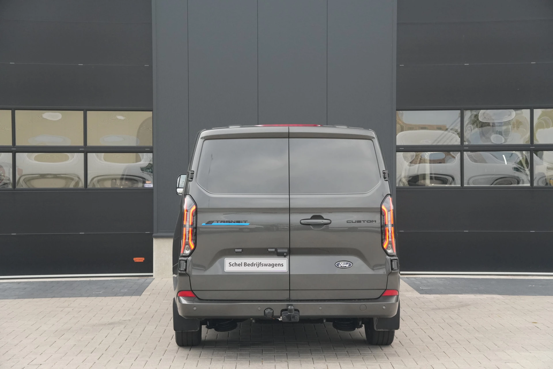 Hoofdafbeelding Ford E-Transit Custom