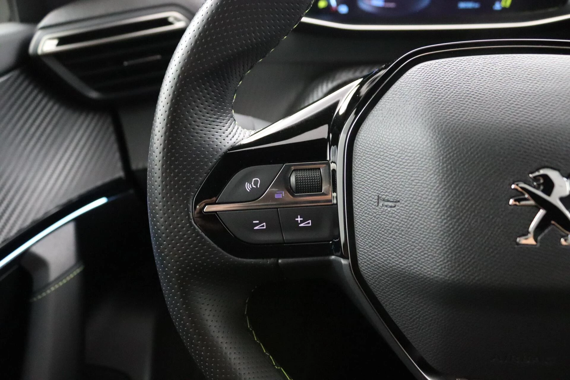 Hoofdafbeelding Peugeot e-2008