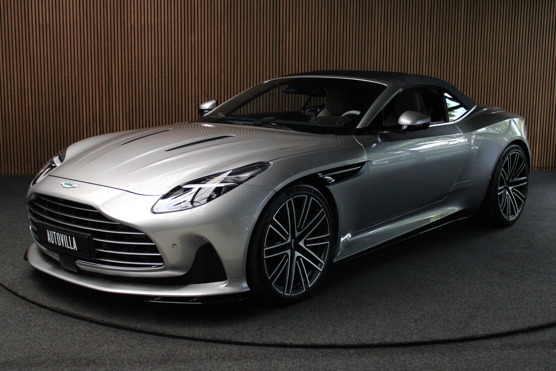 Hoofdafbeelding Aston Martin V8 Volante