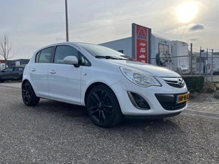 Opel Corsa 1.4-16V | Airco | Zwart dak | Elek. ramen voor | LM velgen 17" | Elek. verstelbare spiegels