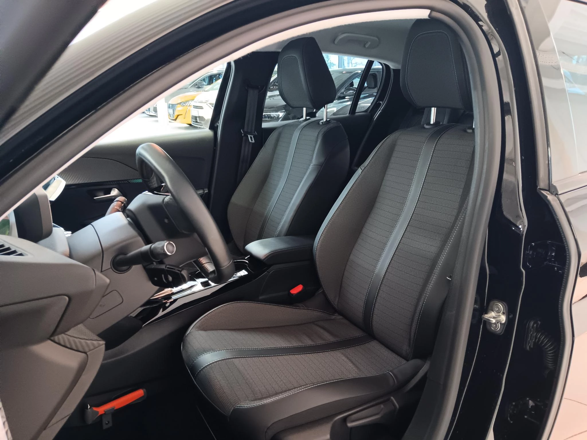 Hoofdafbeelding Peugeot e-208