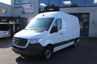 Mercedes-Benz Sprinter 317 CDI L2H2 3500 kg trekhaak, MBUX met parkeerpakket en camera