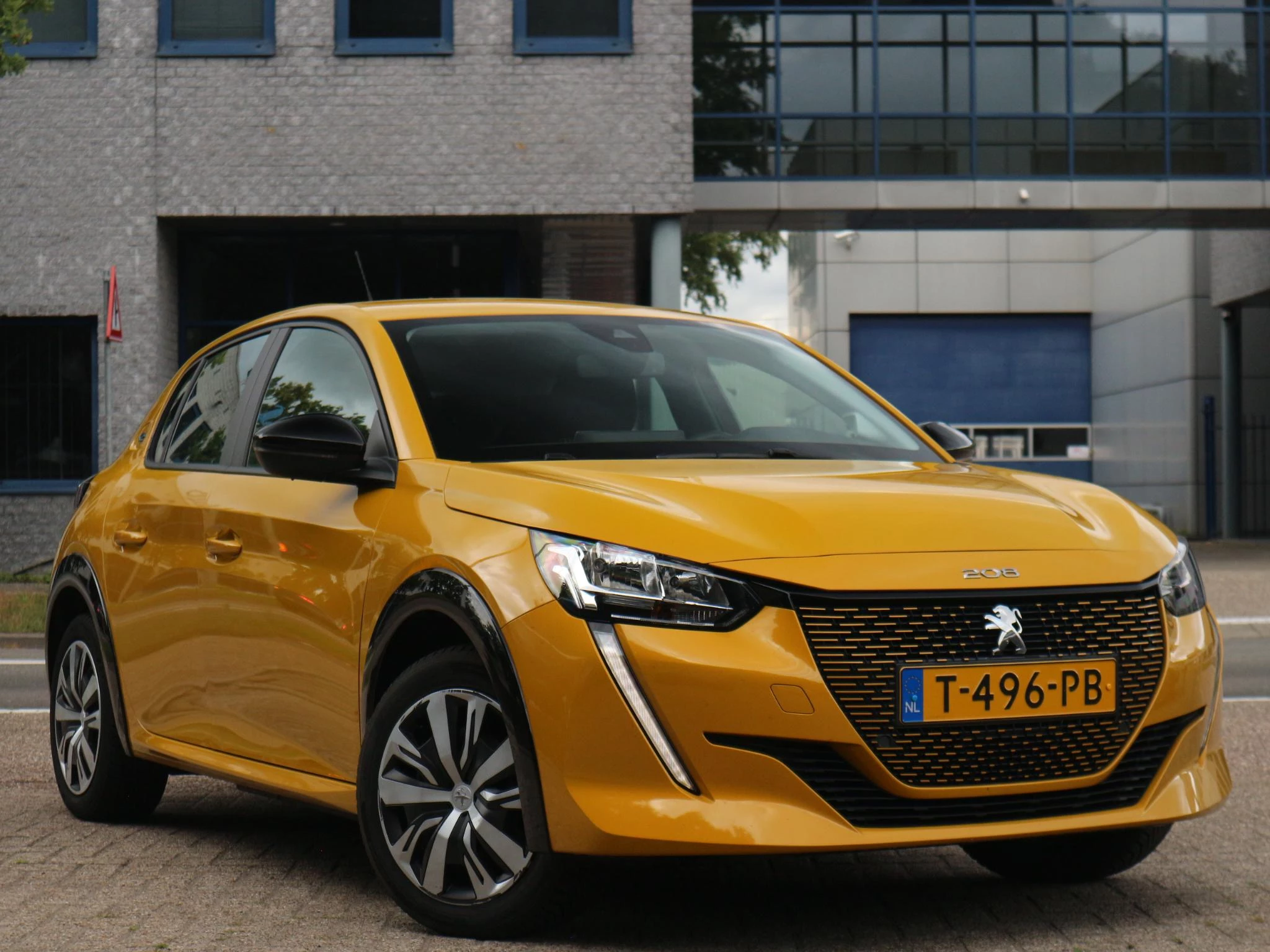 Hoofdafbeelding Peugeot e-208