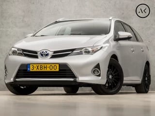 Toyota Auris Touring Sports 1.8 Hybrid Dynamic Automaat (NAVIGATIE, CLIMATE, CAMERA, KEYLESS, XENON, SPORTSTOELEN, CRUISE, LM VELGEN, NIEUWE APK, NIEUWSTAAT)