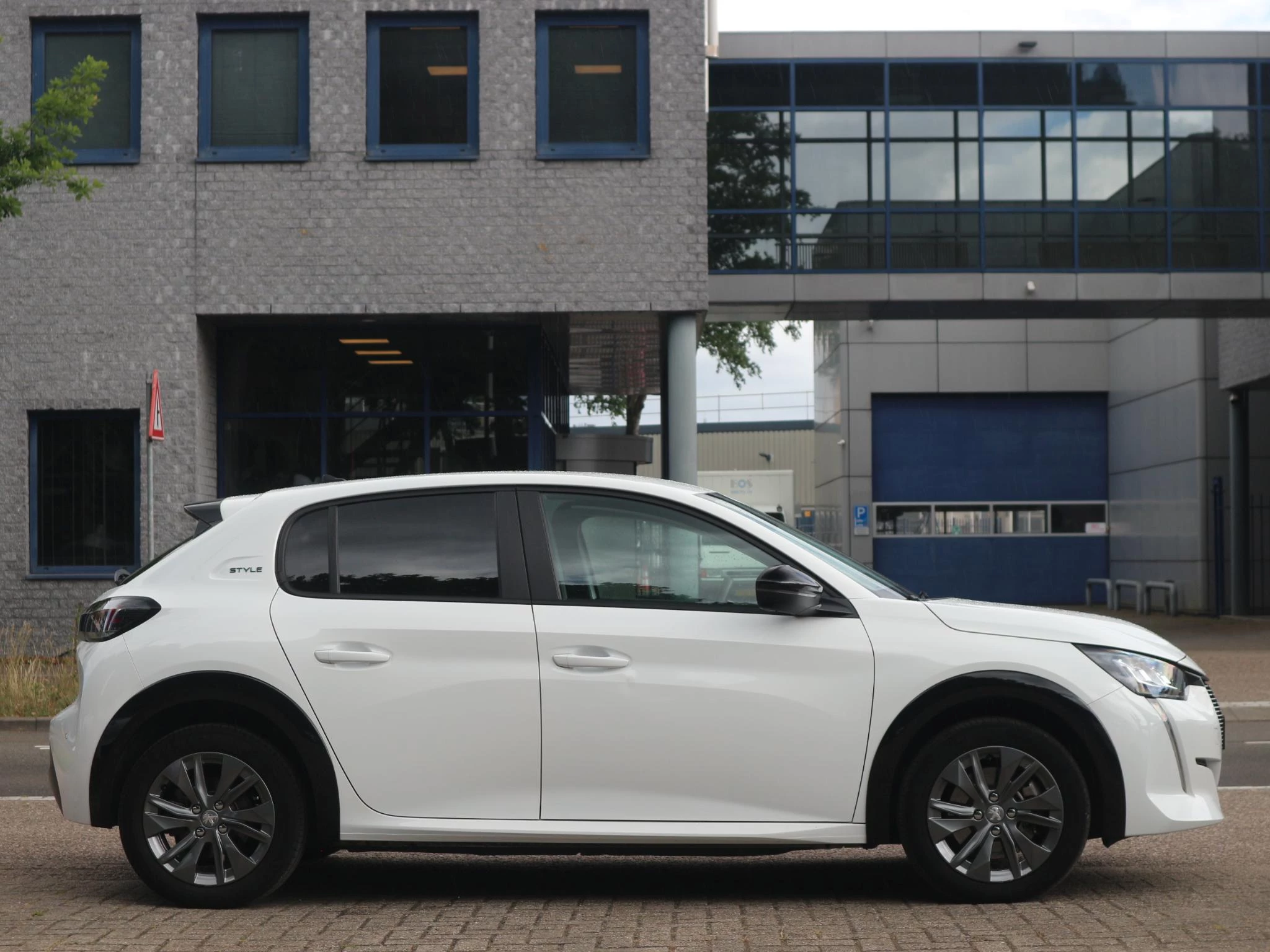 Hoofdafbeelding Peugeot e-208