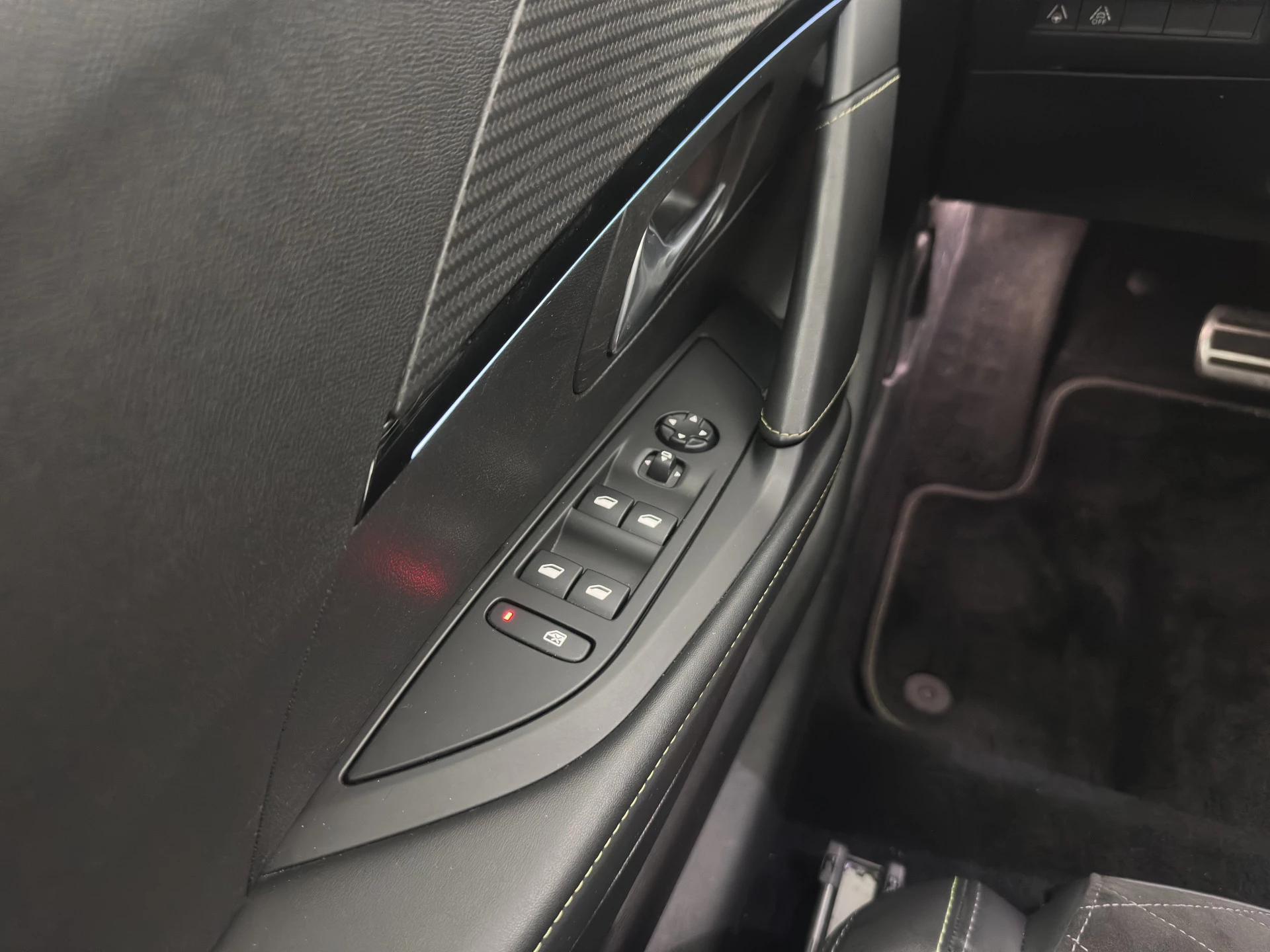 Hoofdafbeelding Peugeot e-208