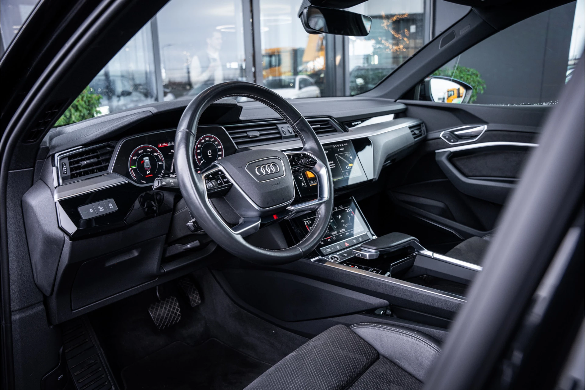 Hoofdafbeelding Audi e-tron