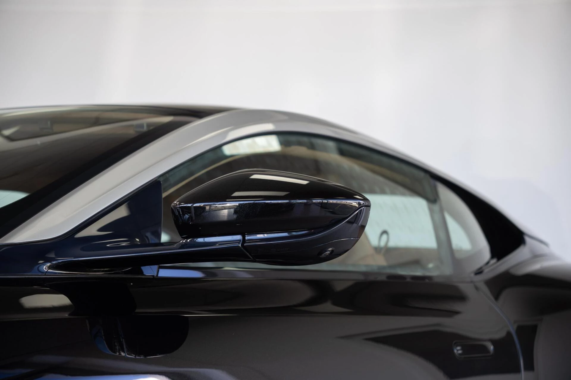 Hoofdafbeelding Aston Martin DB11