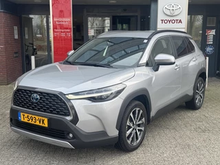 Hoofdafbeelding Toyota Corolla Cross Toyota Corolla Cross Hybrid 140 DYNAMIC NL-AUTO KEYLESS 18'' LM-VELGEN PRIVACY GLASS APPLE/ANDROID CAMERA NAVI AD-CRUISE CLIMA