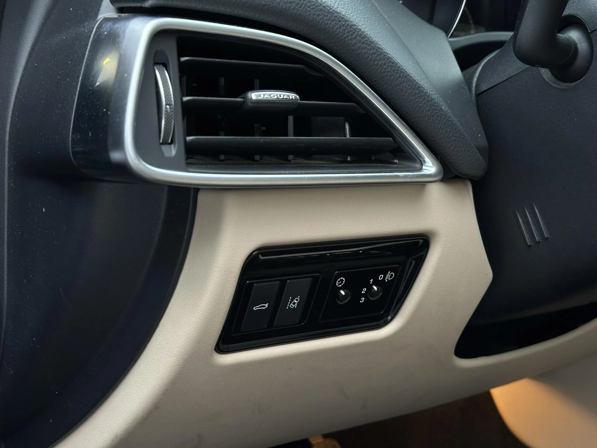 Hoofdafbeelding Jaguar XE