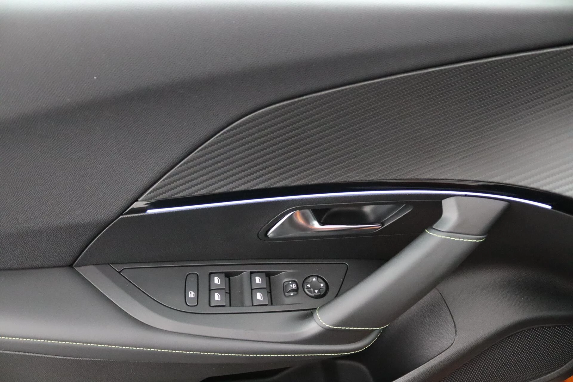 Hoofdafbeelding Peugeot e-2008