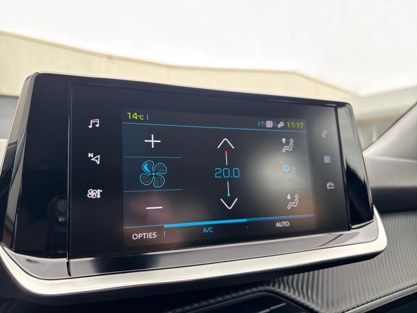 Hoofdafbeelding Peugeot e-2008