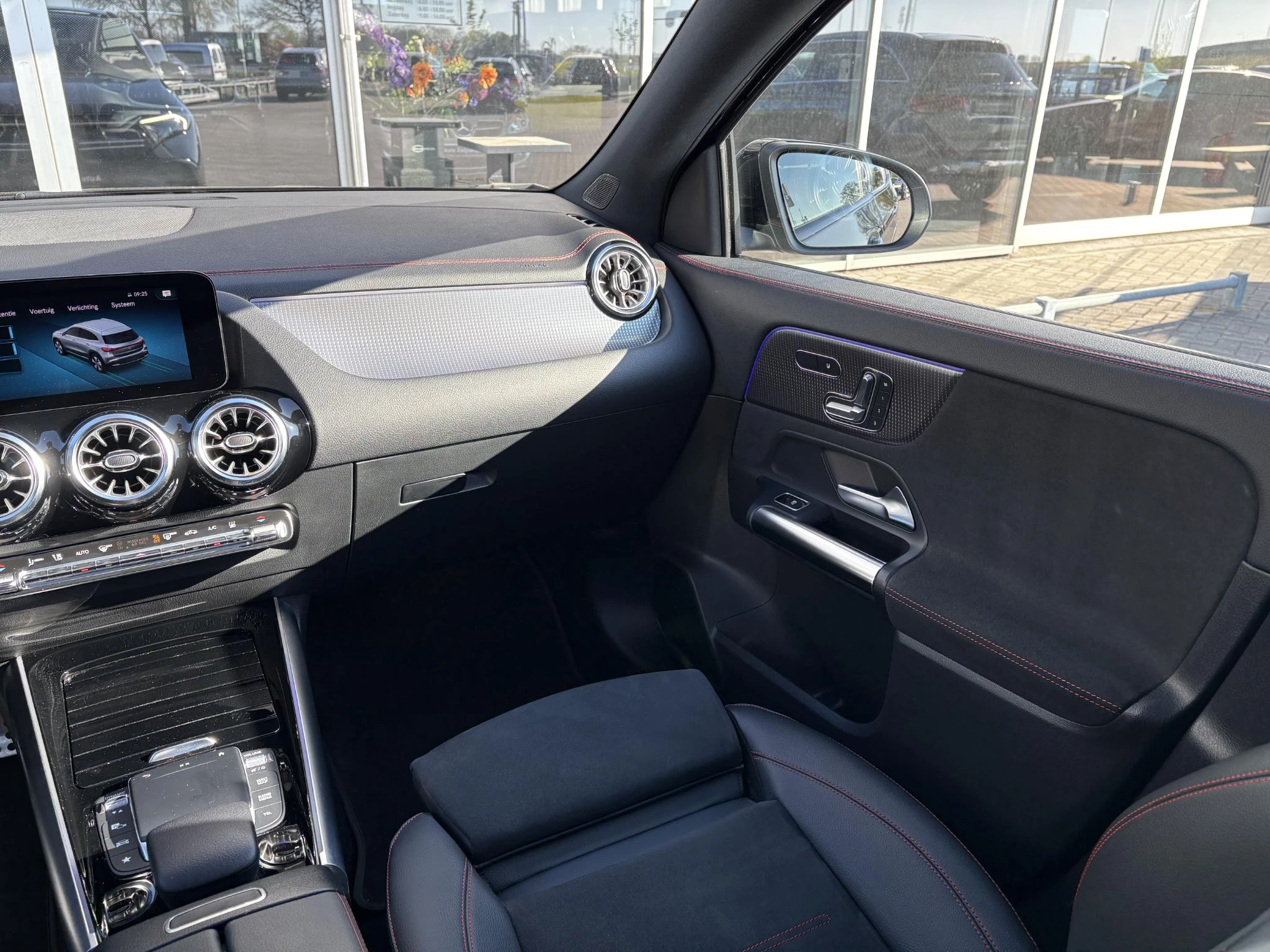 Hoofdafbeelding Mercedes-Benz EQA