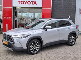 Hoofdafbeelding Toyota Corolla Cross Toyota Corolla Cross 2.0 HYBRID 184PK FIRST-EDITION BLIND-SPOT EL-ACHTERKLEP LM-VELGEN KEYLESS PARK-SENSOREN STOELVERW DRAADLOOS-LADEN AD-CRUISE BLUETOOTH