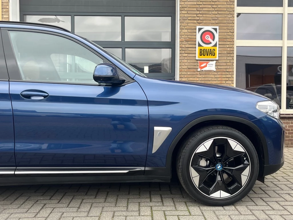 Hoofdafbeelding BMW iX3