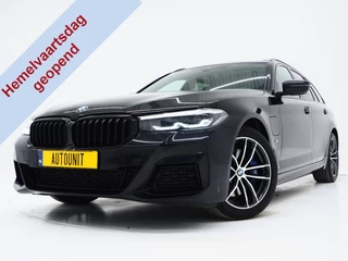 BMW 5 Serie Touring 530e M Sport Shadow Line | Panoramadak | Trekhaak | Keyless | Sportstuur | Sfeerlicht | Camera | LED | Carplay