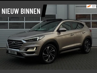 Hyundai Tucson 1.6 T-GDI PREMIUM / TREKHAAK / CARPLAY / PANO / 360 CAMERA / DODEHOEK / STOELVERKOELING + VERW / ELEK STOELEN /