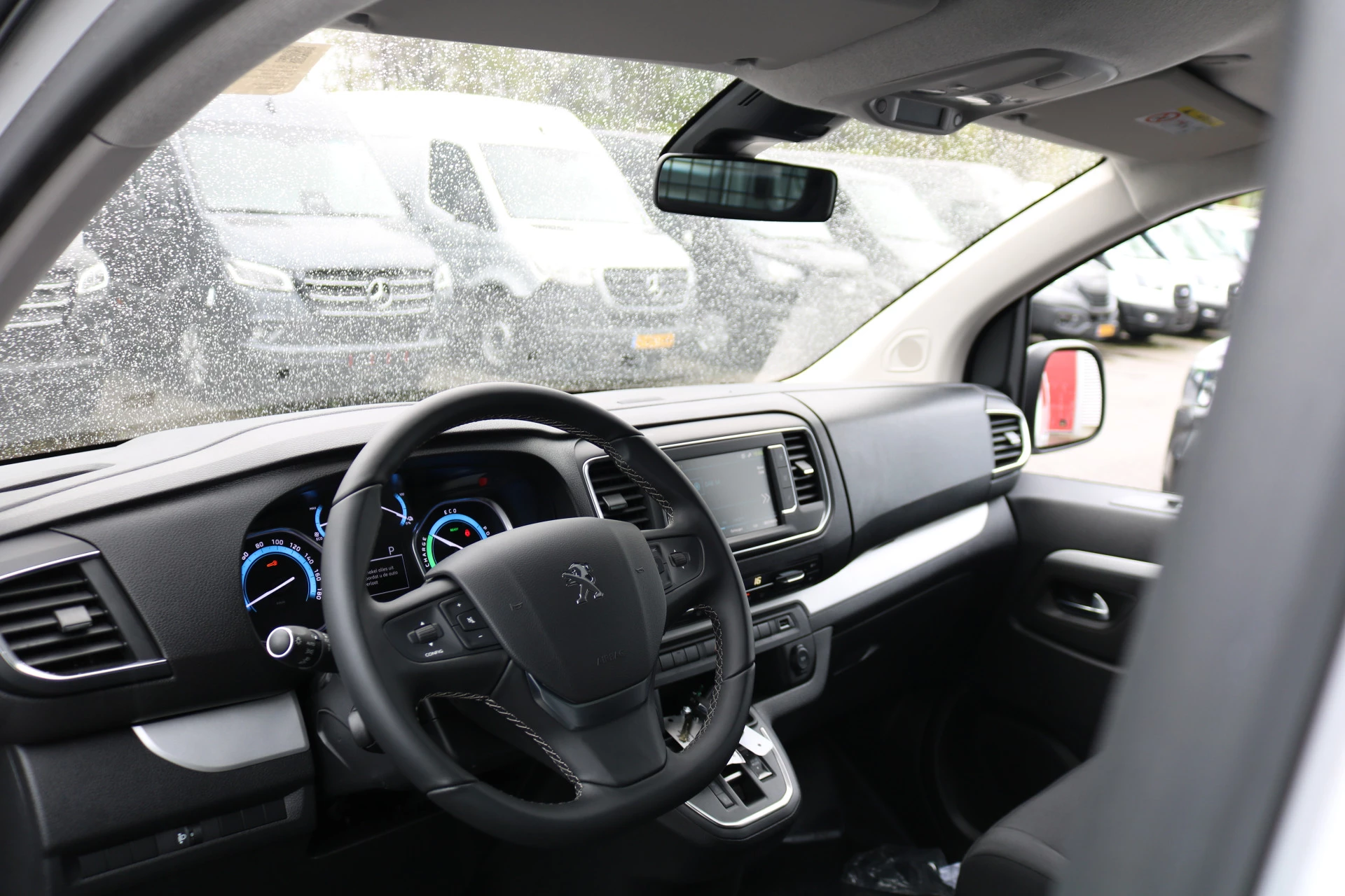 Hoofdafbeelding Peugeot e-Expert