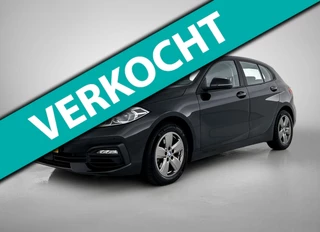 BMW 1-serie 118i Executive Edition Automaat (NAVIGATIE, CARPLAY, PDC, STUURBEDIENING, 1e EIGENAAR, GOED ONDERHOUDEN