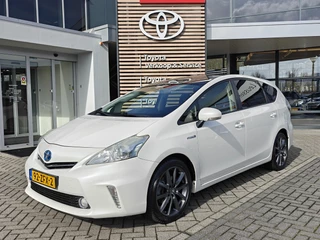Hoofdafbeelding Toyota Prius Toyota Prius Wagon 1.8 Aspiration 7-PERSOONS ALL-SEASON PANODAK BLUETOOTH CRUISE CLIMA LENDENSTEUN HUD CAMERA LM-VELGEN HANDSFREE