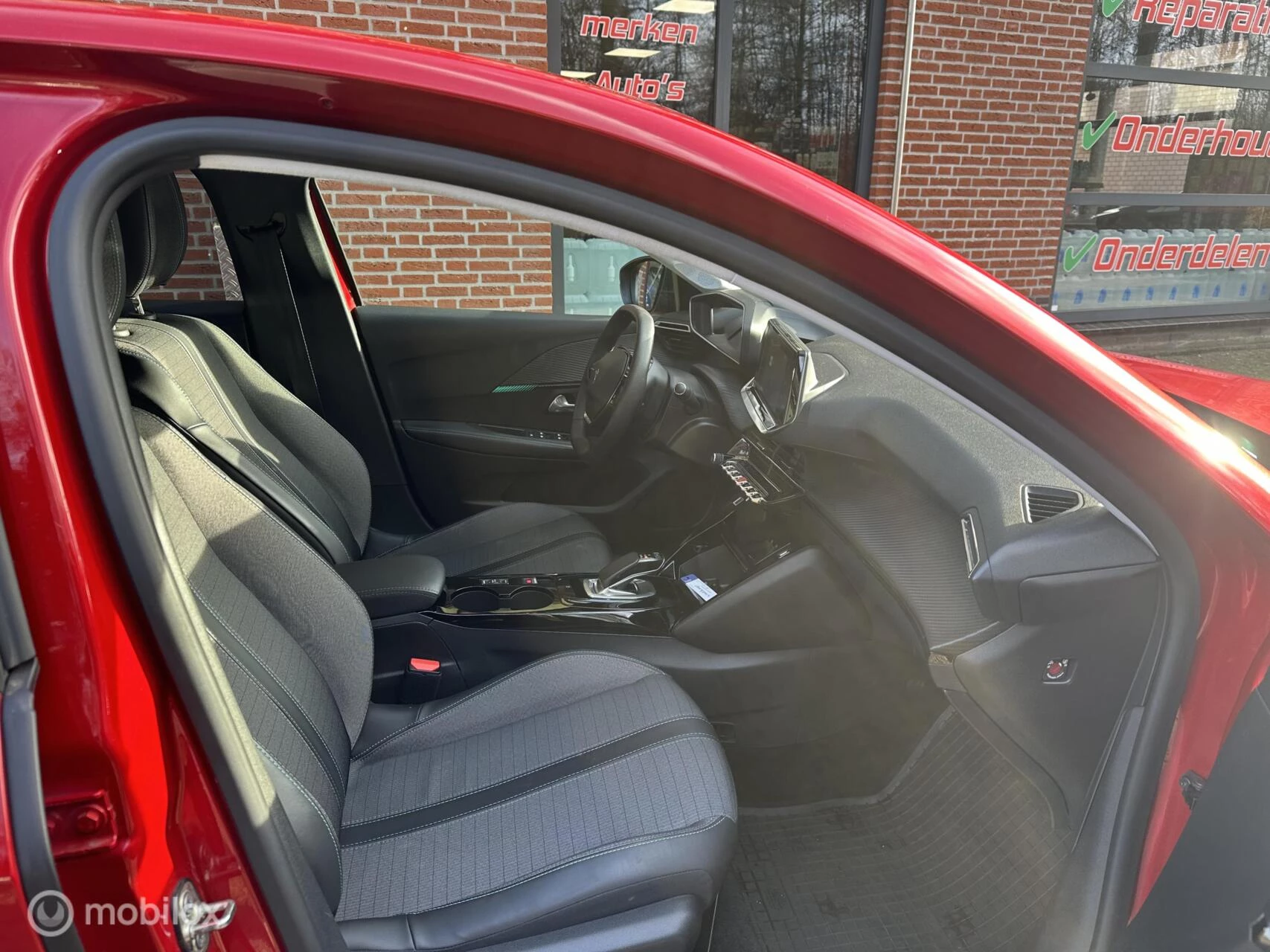 Hoofdafbeelding Peugeot e-208