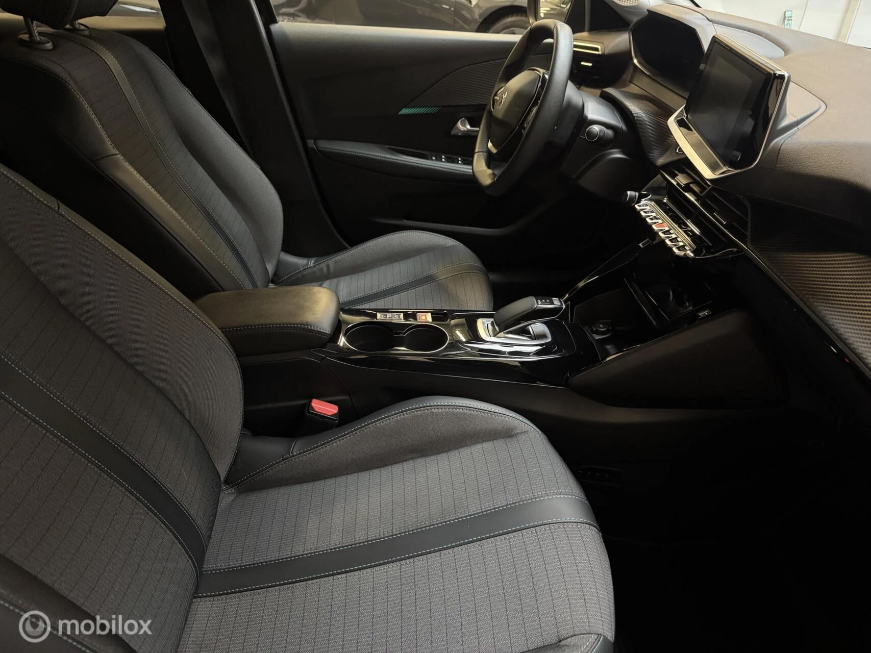 Hoofdafbeelding Peugeot e-208