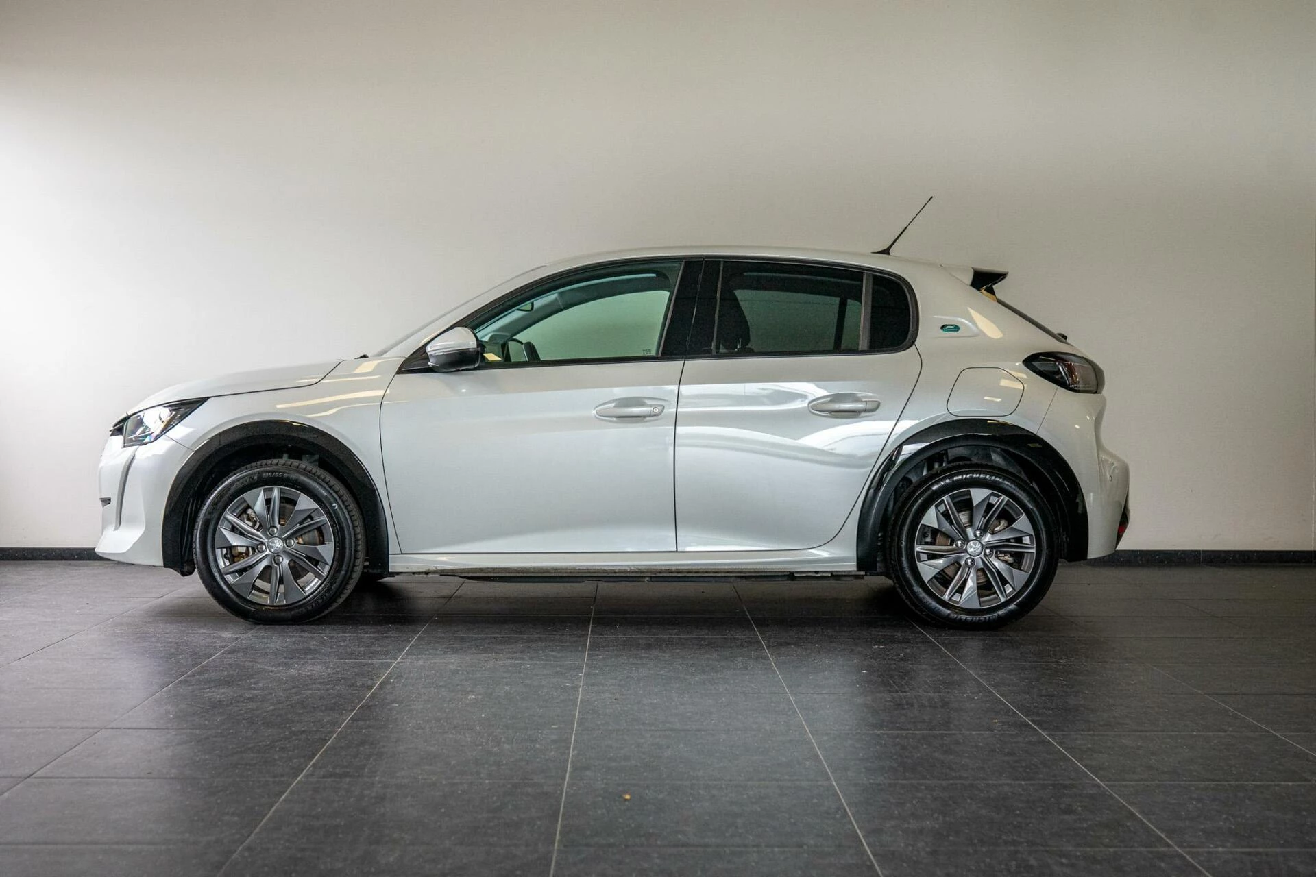 Hoofdafbeelding Peugeot e-208