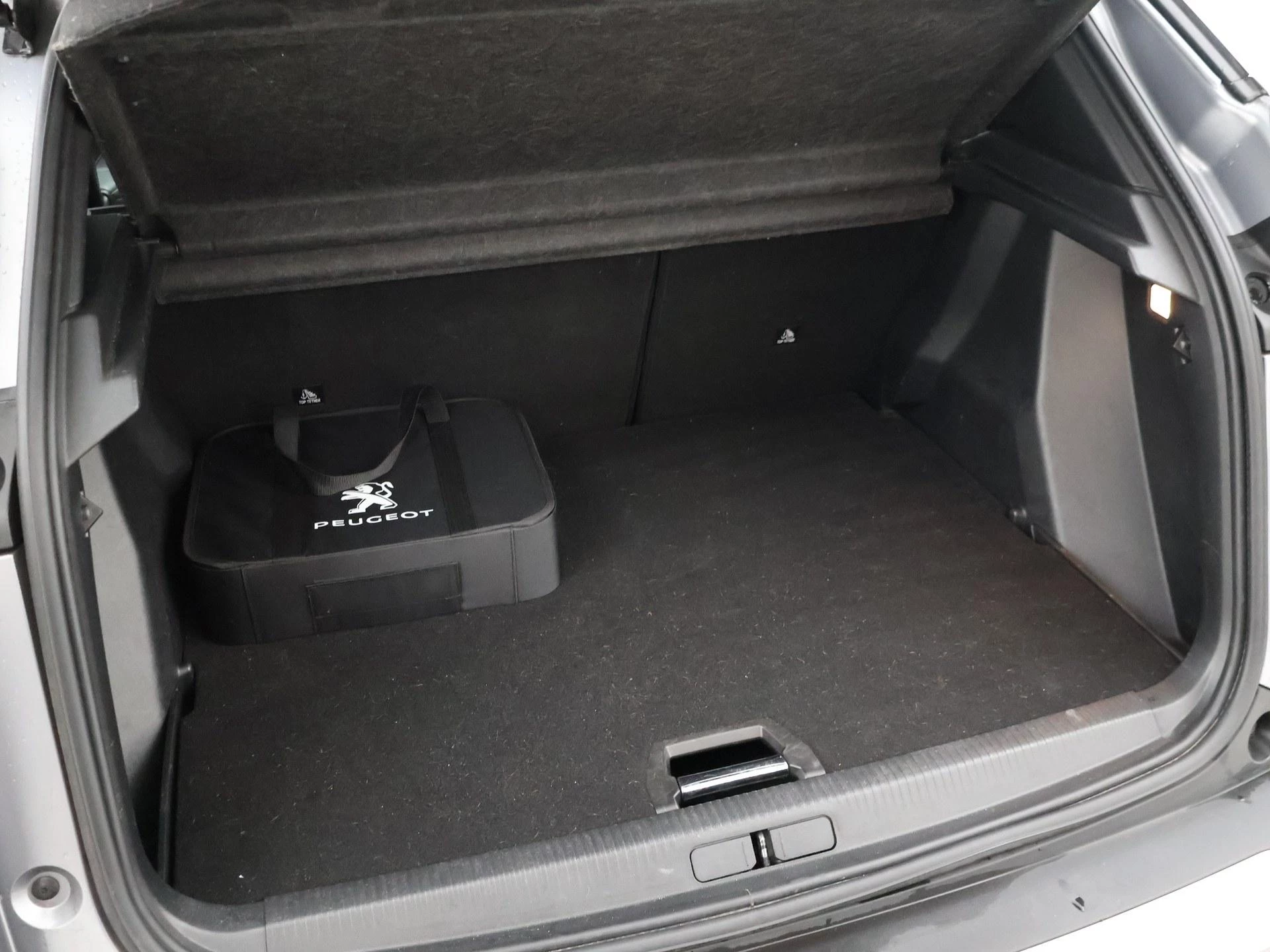 Hoofdafbeelding Peugeot e-2008