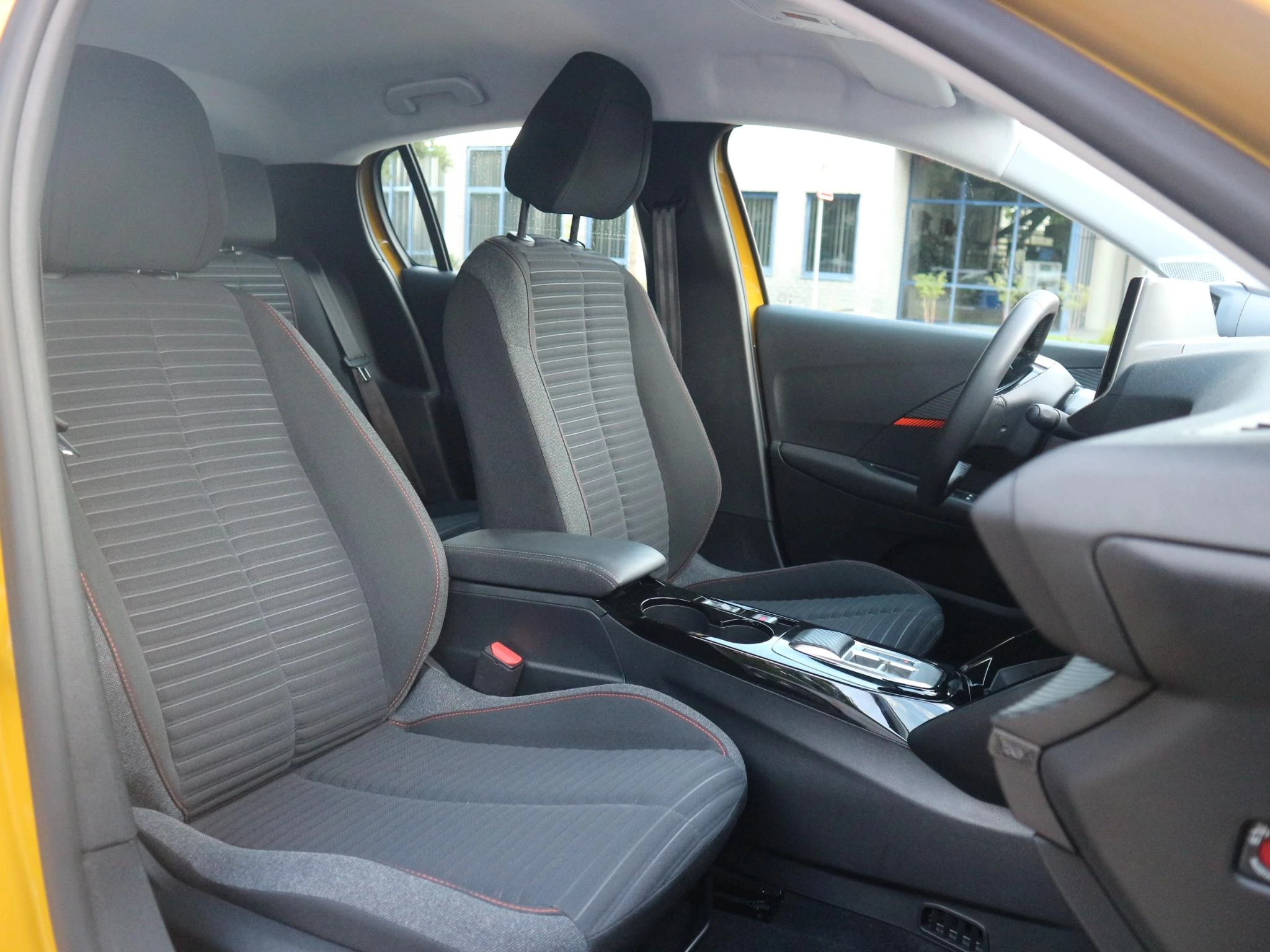 Hoofdafbeelding Peugeot e-208
